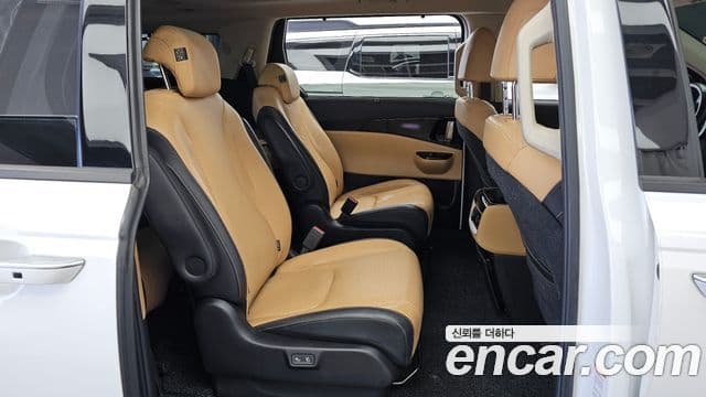 Kia Carnival 2020 — Фото 12/20