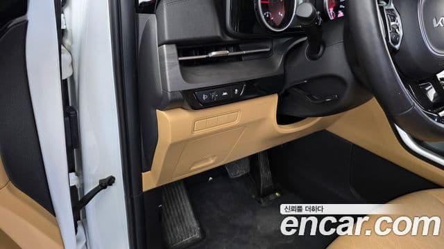 Kia Carnival 2022 — Фото 17/20