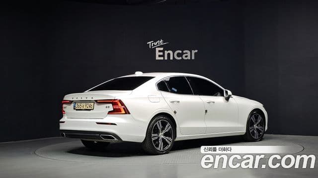 Volvo S60 2021 — фото 2 из 20