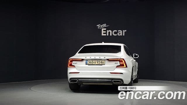 Volvo S60 2021 — ფოტო 4/20