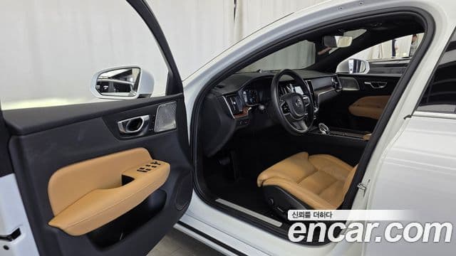 Volvo S60 2021 — ფოტო 9/20