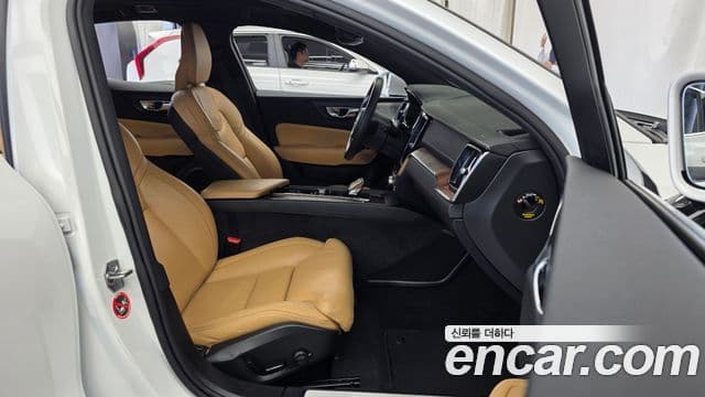 Volvo S60 2021 — ფოტო 11/20