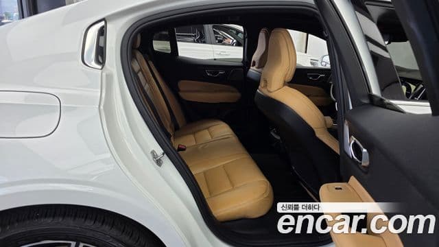 Volvo S60 2021 — ფოტო 12/20