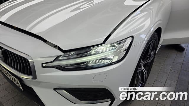 Volvo S60 2021 — ფოტო 27/34
