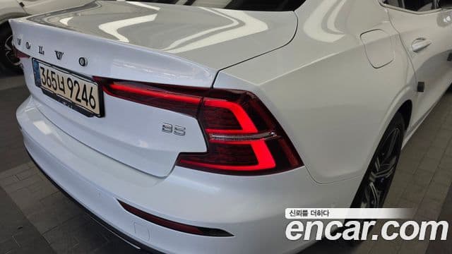 Volvo S60 2021 — ფოტო 12/34