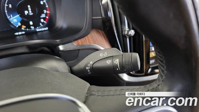 Volvo S60 2021 — ფოტო 30/34