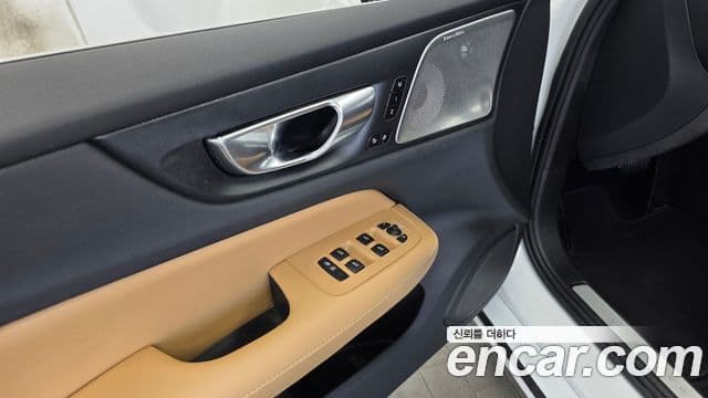 Volvo S60 2021 — ფოტო 2/34