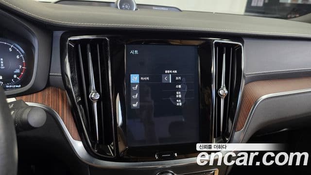 Volvo S60 2021 — ფოტო 15/34