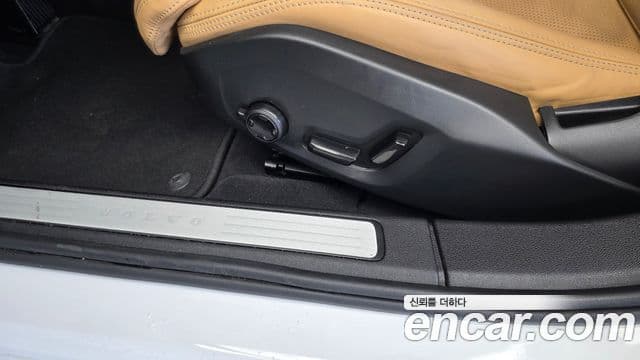 Volvo S60 2021 — ფოტო 22/34