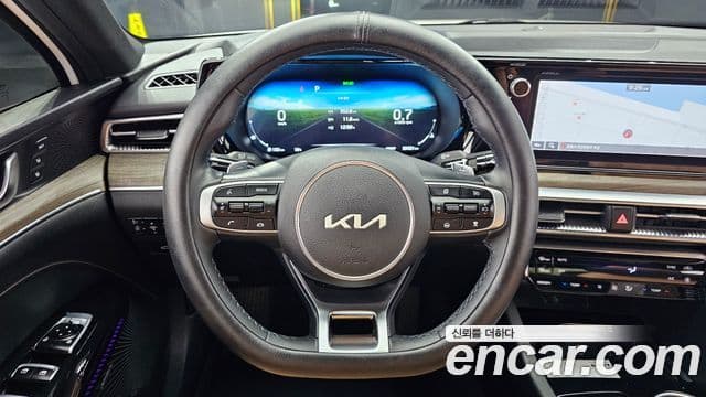 Kia K5 2022 — ფოტო 13/20