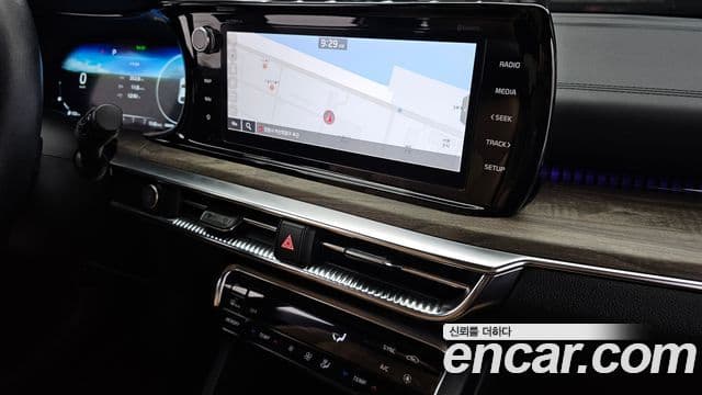 Kia K5 2022 — ფოტო 14/20