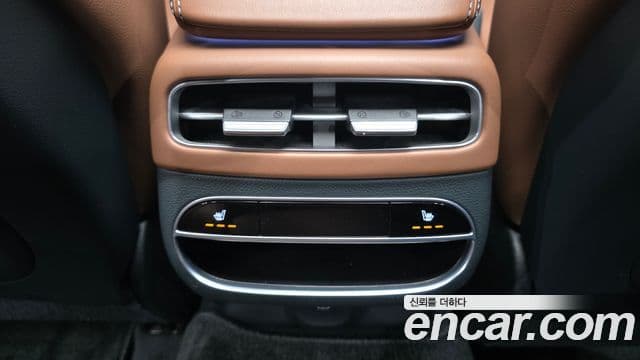 Genesis GV70 2022 — ფოტო 19/20