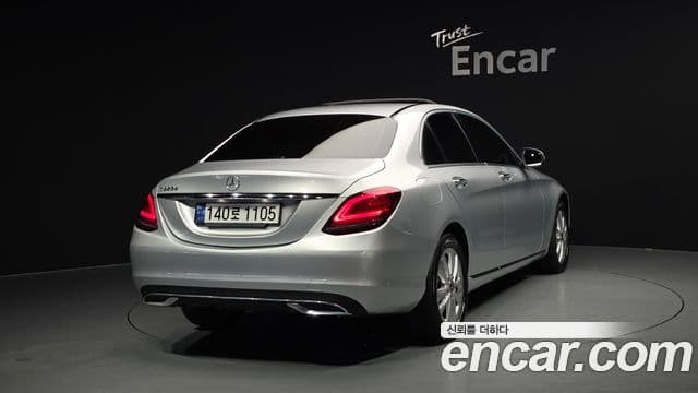 Mercedes-Benz C-Class 2019 — ფოტო 2/20