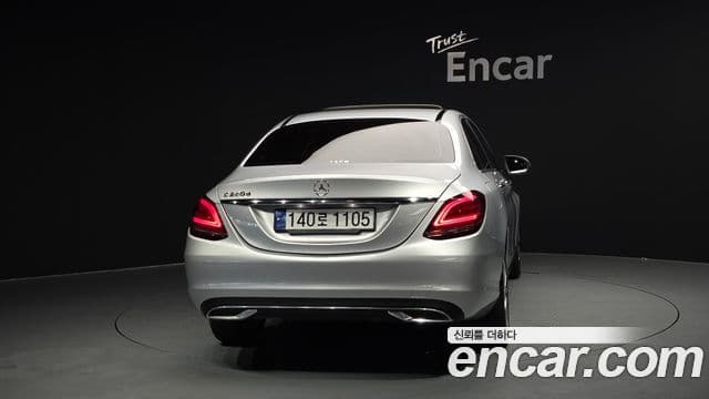 Mercedes-Benz C-Class 2019 — ფოტო 4/20