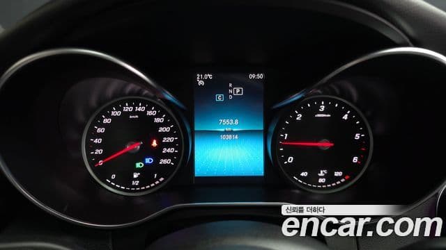 Mercedes-Benz C-Class 2019 — ფოტო 8/20