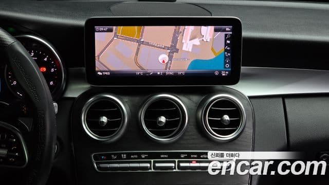 Mercedes-Benz C-Class 2019 — ფოტო 14/20