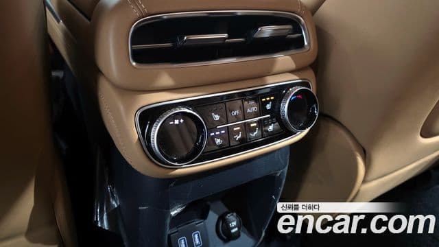 Genesis GV80 2021 — ფოტო 17/20