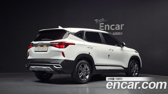 Kia Seltos 2022 — фото 2 из 20