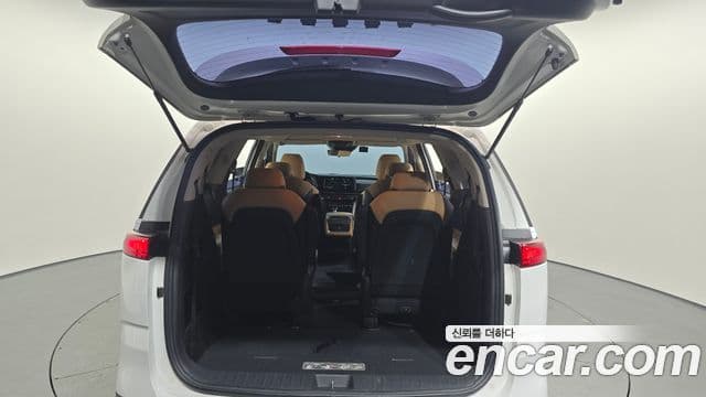 Kia Carnival 2021 — Фото 18/20