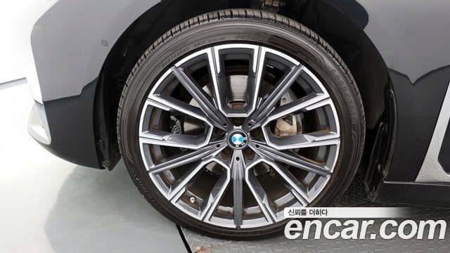 BMW 7 Series 2021 — ფოტო 4/20