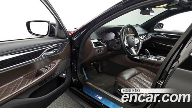 BMW 7 Series 2021 — ფოტო 8/20
