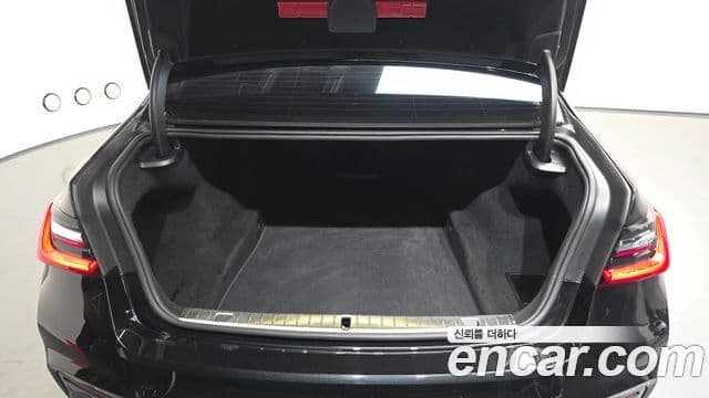 BMW 7 Series 2021 — ფოტო 17/20