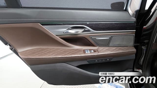 BMW 7 Series 2021 — ფოტო 18/20