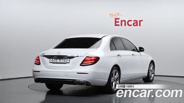 Mercedes-Benz E-Class 2018 — фото 2 из 20