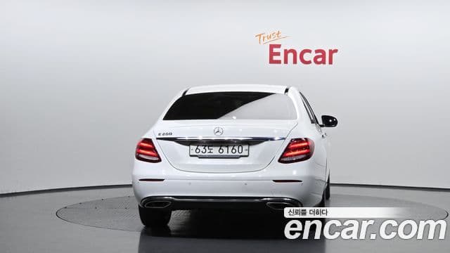 Mercedes-Benz E-Class 2018 — ფოტო 4/20