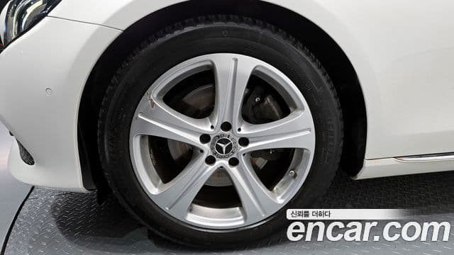 Mercedes-Benz E-Class 2018 — ფოტო 5/20