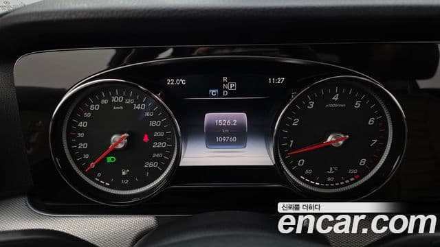 Mercedes-Benz E-Class 2018 — ფოტო 8/20
