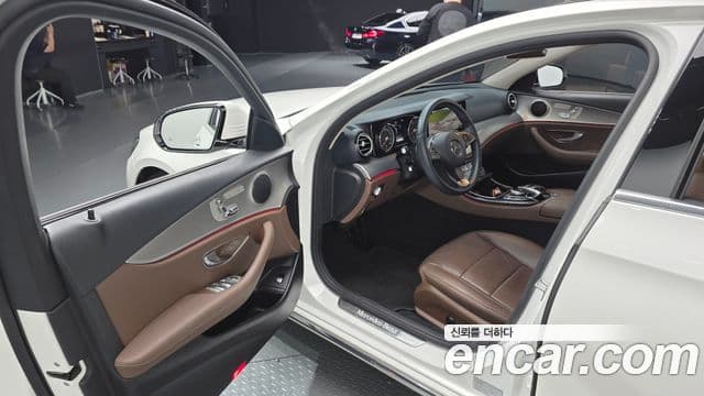 Mercedes-Benz E-Class 2018 — ფოტო 10/20