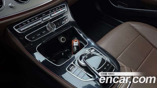 Mercedes-Benz E-Class 2018 — фото 17 из 20