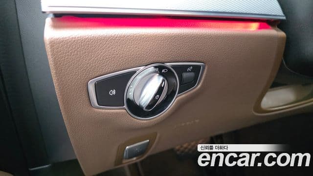Mercedes-Benz E-Class 2018 — фото 18 из 20