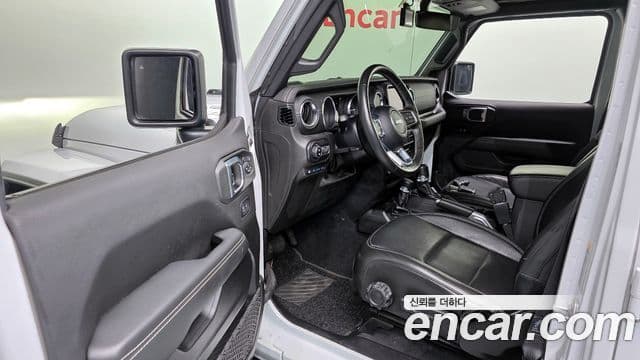 Jeep Wrangler 2022 — Photo 19/35