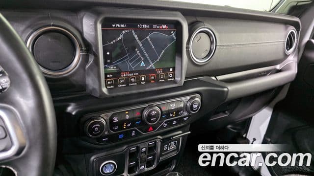 Jeep Wrangler 2022 — ფოტო 14/20