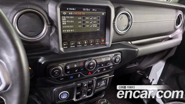 Jeep Wrangler 2022 — ფოტო 16/20
