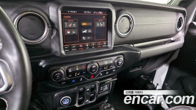 Jeep Wrangler 2022 — Photo 18/35