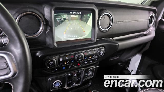 Jeep Wrangler 2022 — Photo 15/35
