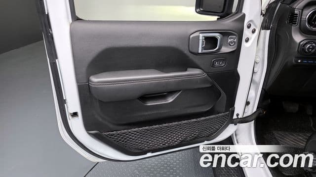Jeep Wrangler 2022 — Photo 8/35