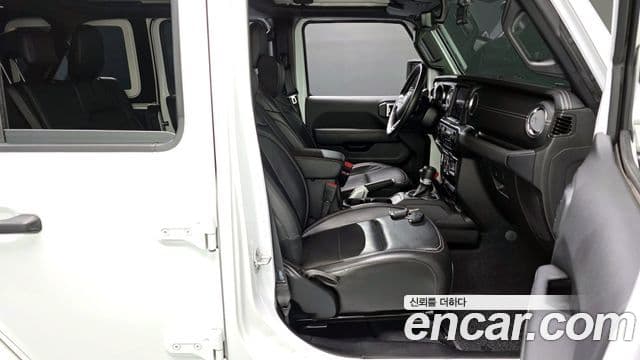 Jeep Wrangler 2022 — Photo 33/35