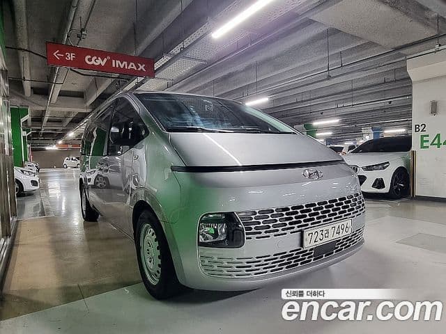 Hyundai Staria 2023 — ფოტო 1/20