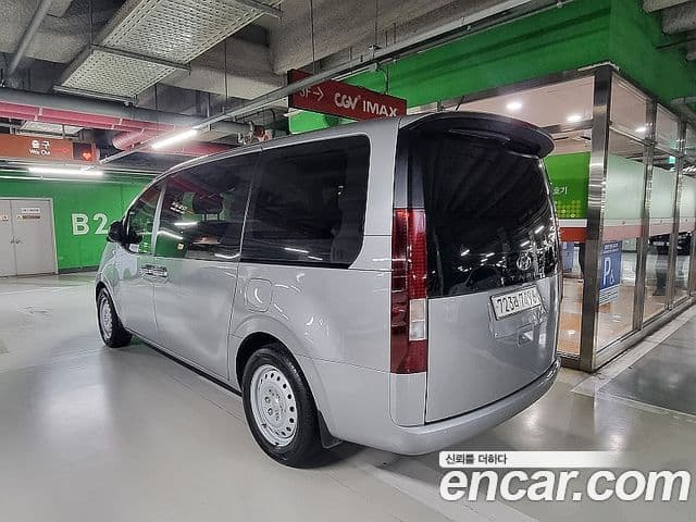 Hyundai Staria 2023 — ფოტო 2/20