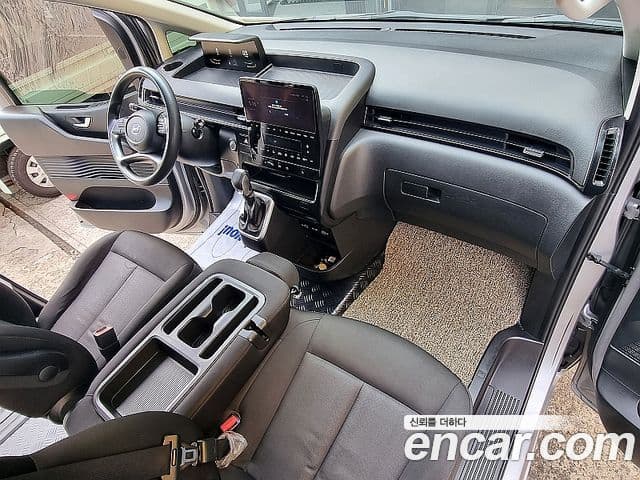 Hyundai Staria 2023 — ფოტო 5/20