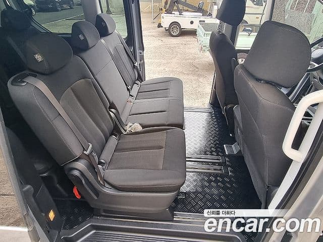 Hyundai Staria 2023 — ფოტო 8/20