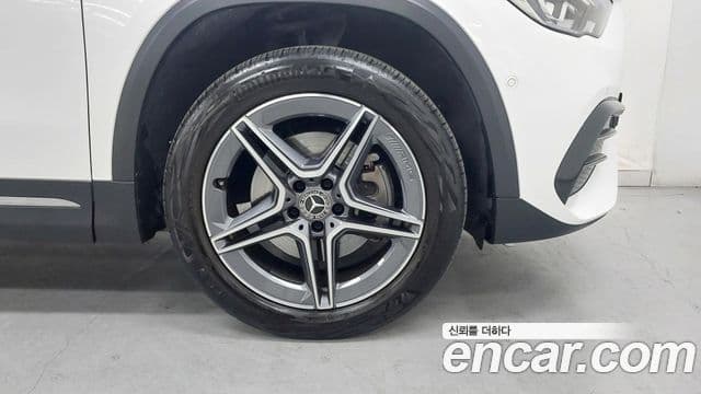 Mercedes-Benz GLA-Class 2023 — ფოტო 19/20