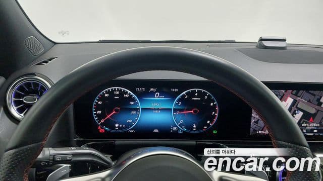 Mercedes-Benz GLA-Class 2023 — ფოტო 14/20