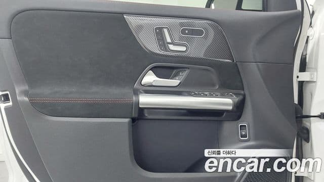 Mercedes-Benz GLA-Class 2023 — ფოტო 13/20