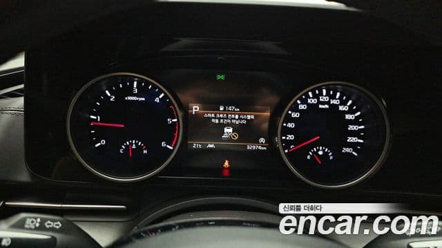 Kia Carnival 2021 — фото 8 из 20