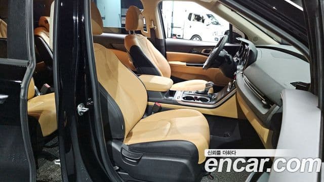 Kia Carnival 2021 — фото 12 из 20